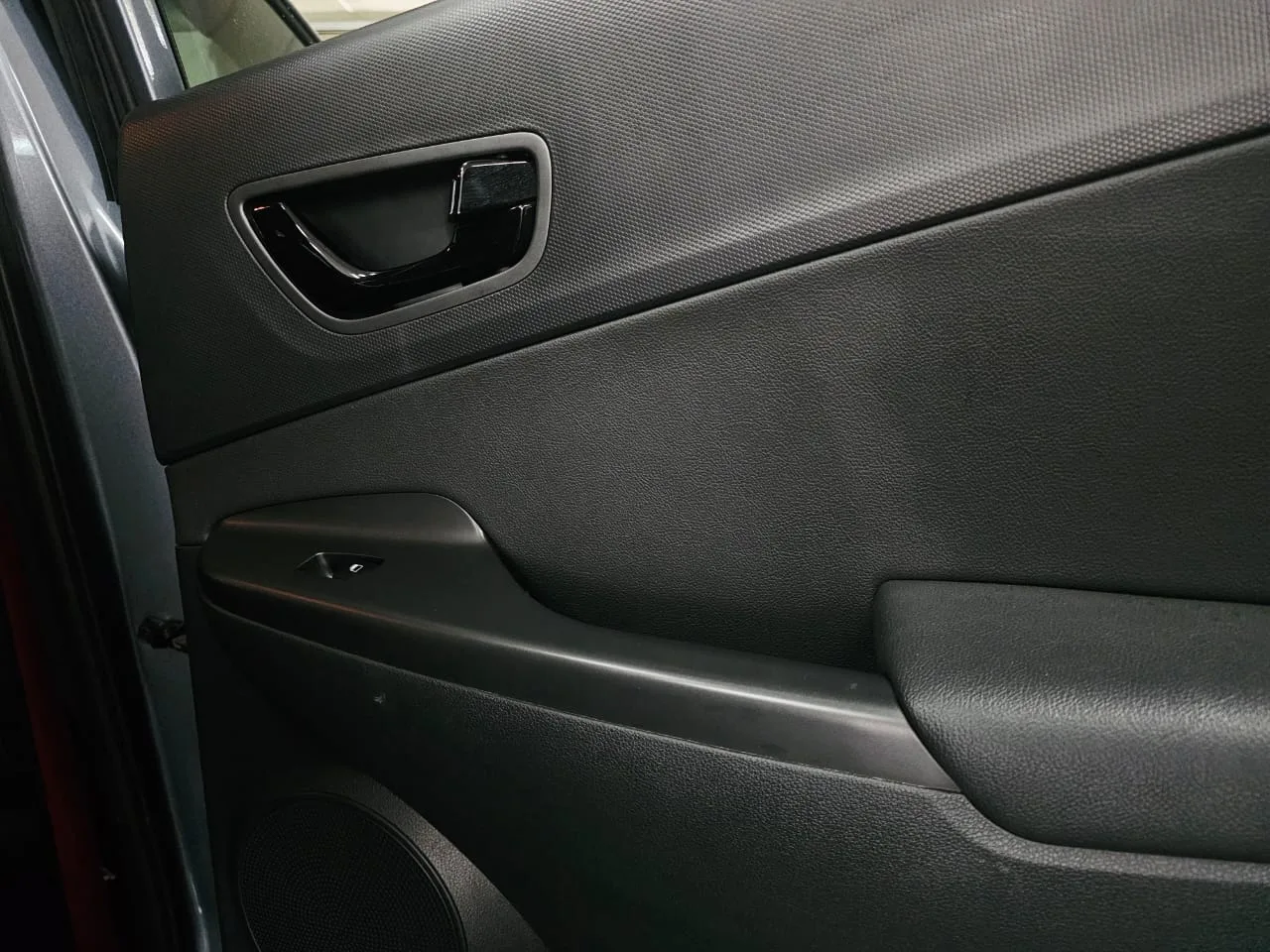 2018 undefined KONA KONA 2.0 NU EXECUTIVE A/T BLACK thumbnail 14