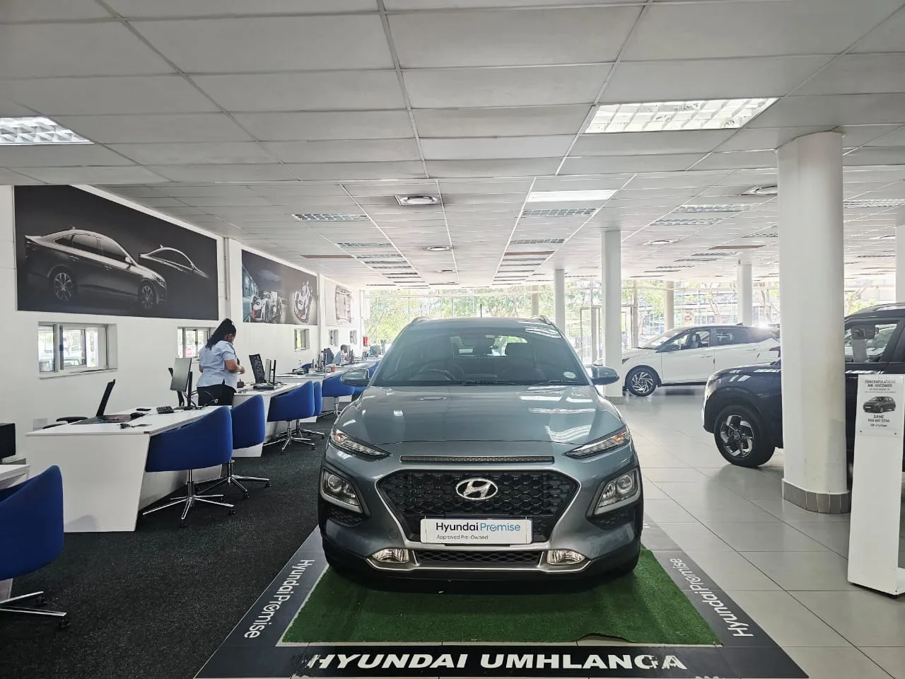 2018 undefined KONA KONA 2.0 NU EXECUTIVE A/T BLACK thumbnail 4