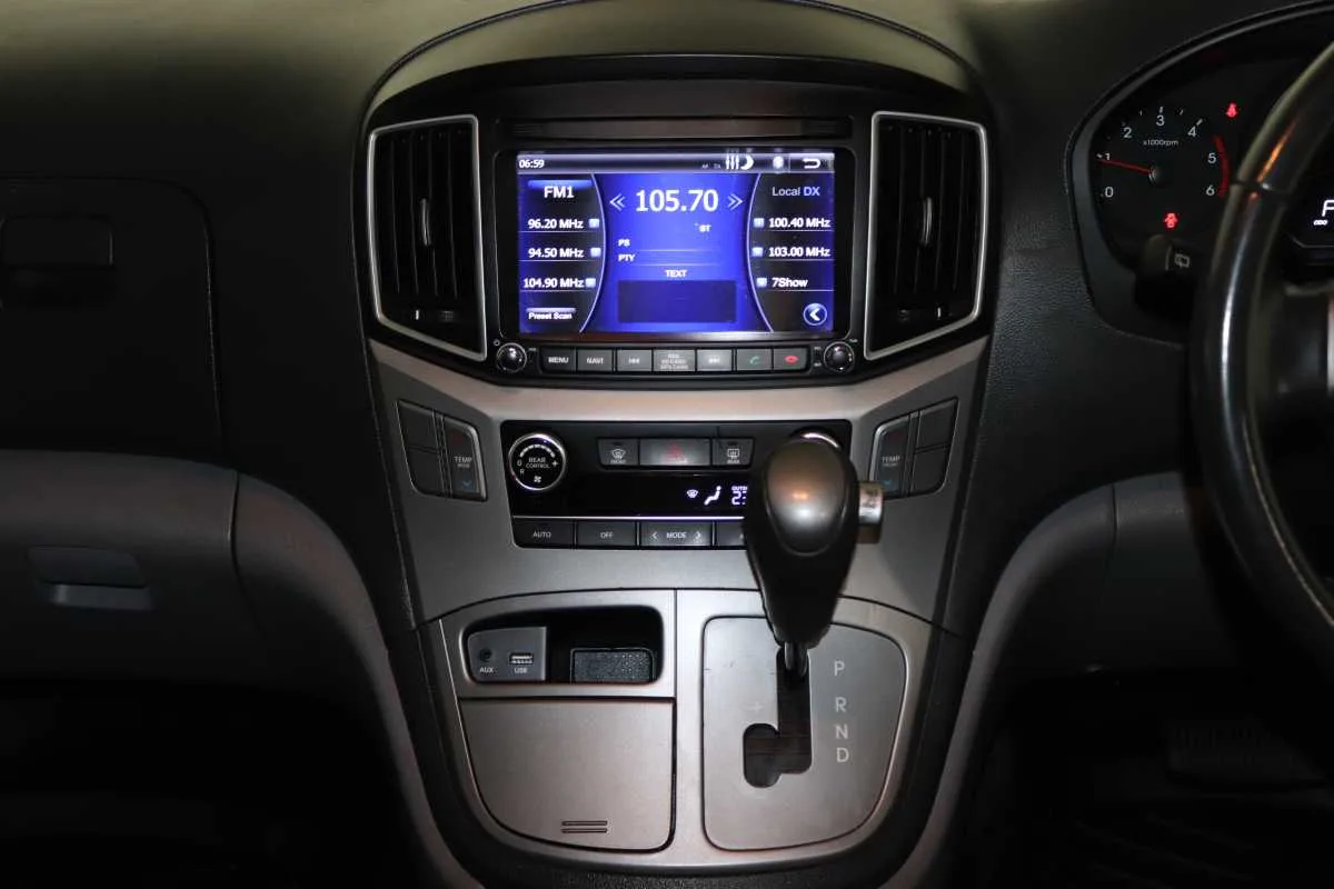 2018 Hyundai H-1 H-1 2.5 CRDI A/T/ 2.5 ELITE A/T thumbnail 9
