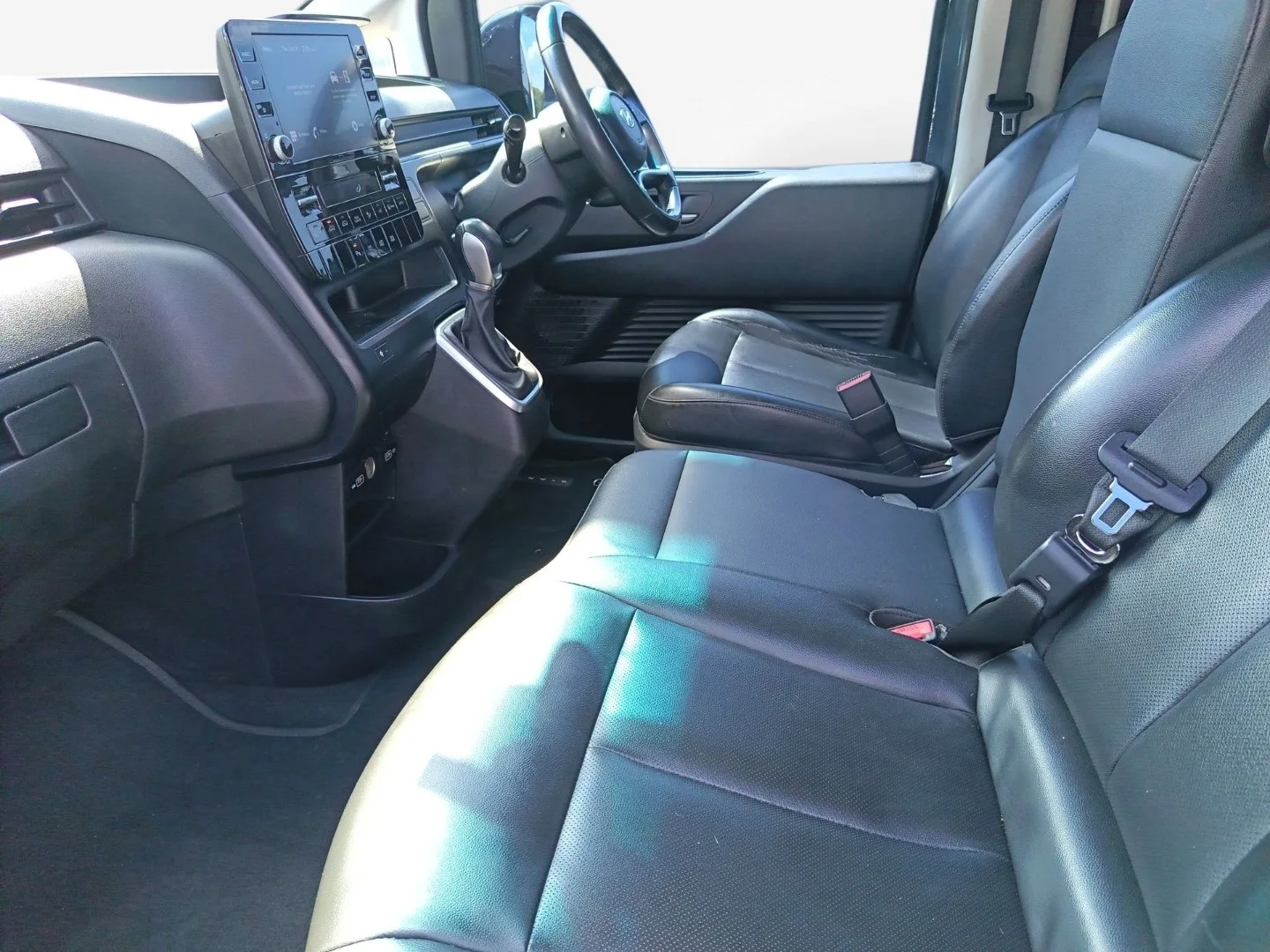2022 Hyundai STARIA STARIA R2.2 11S EXECUTIVE BUS A/T thumbnail 18