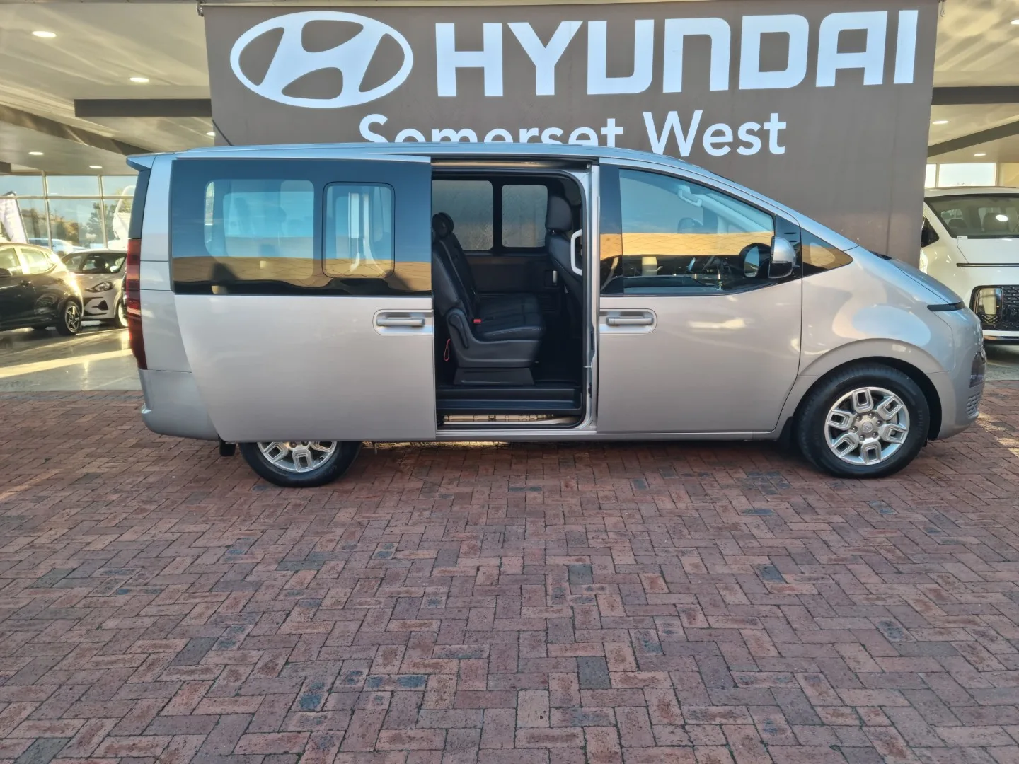 2022 Hyundai STARIA STARIA R2.2 9S EXECUTIVE BUS A/T thumbnail 15