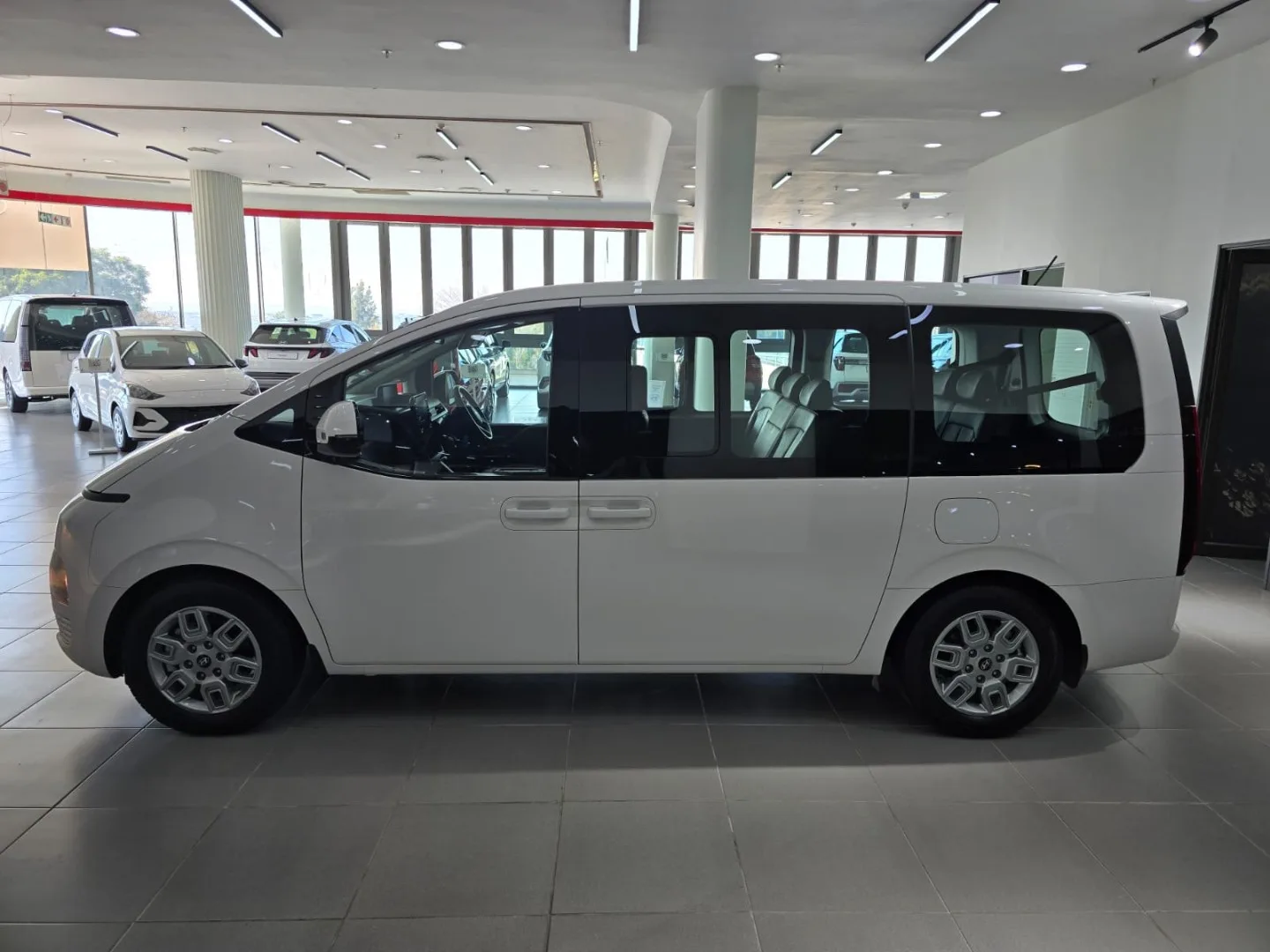 2025 Hyundai STARIA STARIA R2.2 9S EXECUTIVE BUS A/T thumbnail 4