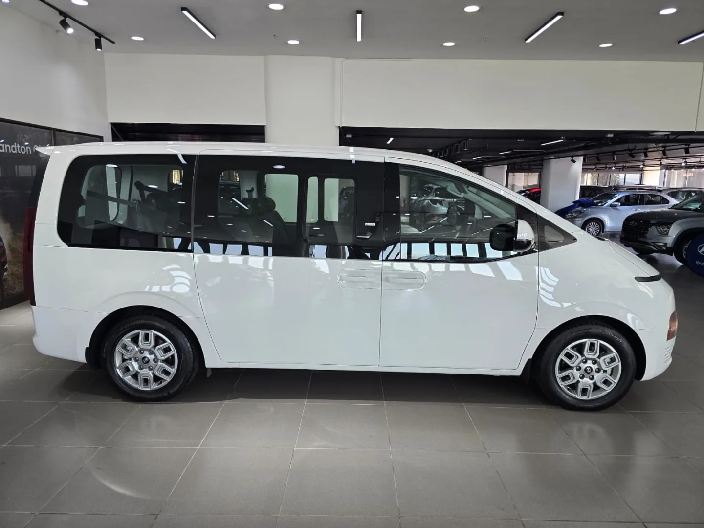 2025 Hyundai STARIA STARIA R2.2 9S EXECUTIVE BUS A/T thumbnail 8