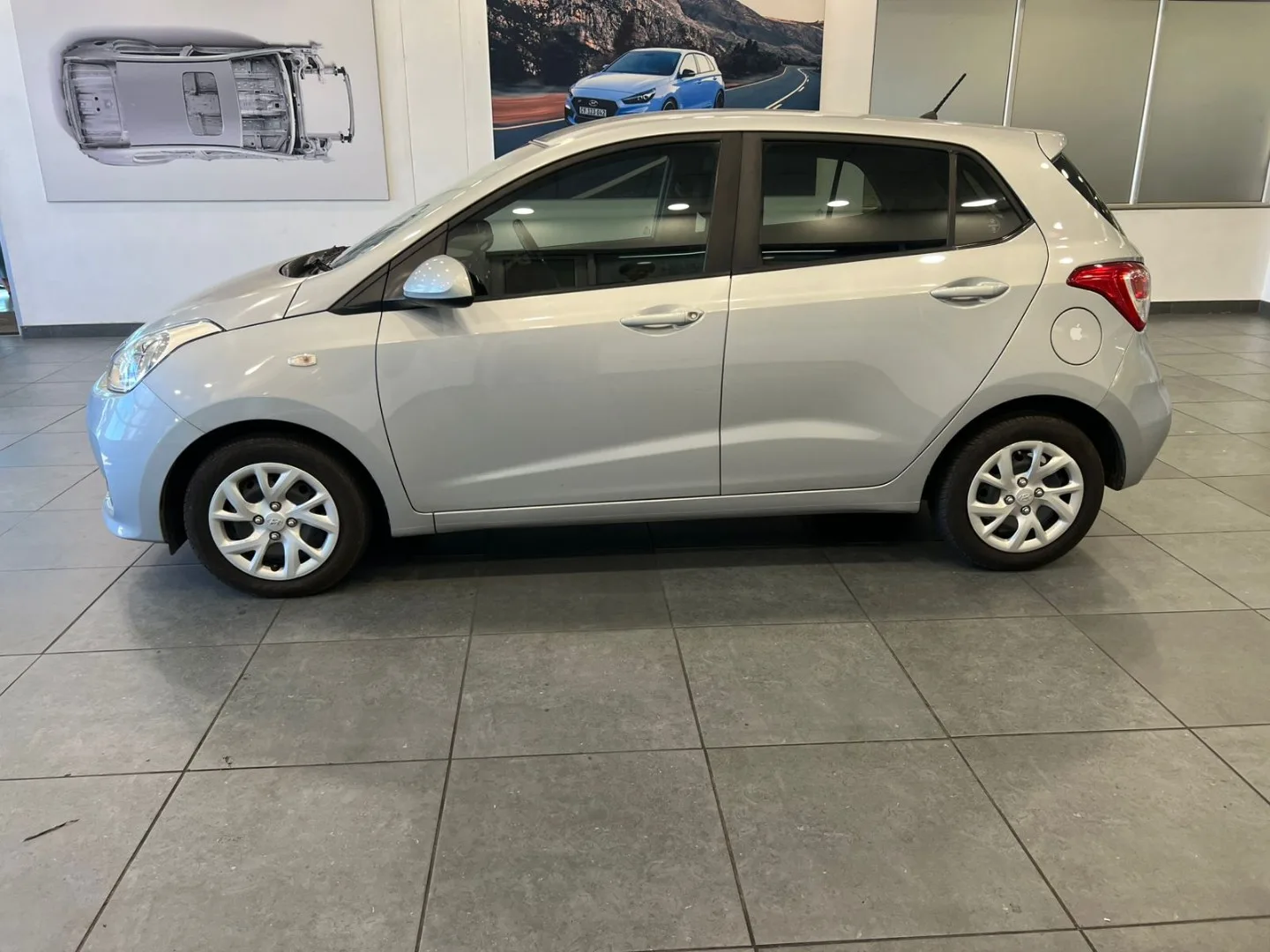2020 undefined i10 / i20 / i30 GRAND i10 1.0 MOTION M/T MY18 thumbnail 18