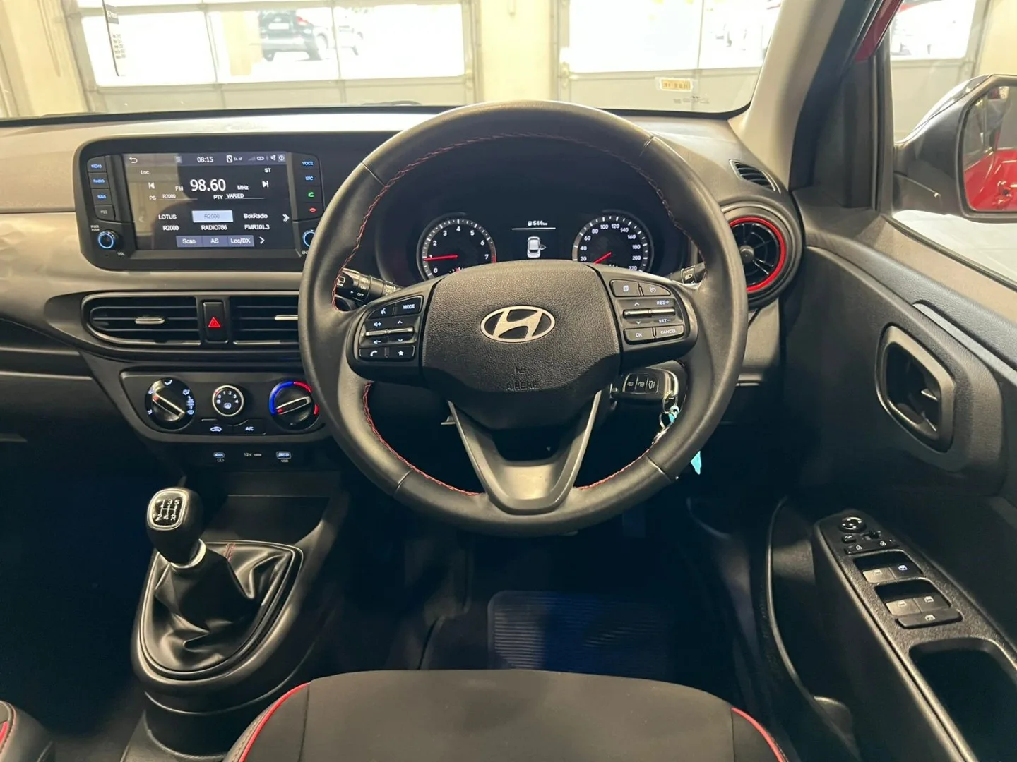 2023 undefined i10 / i20 / i30 GRAND i10 1.0 EXECUTIVE M/T MY24 thumbnail 8