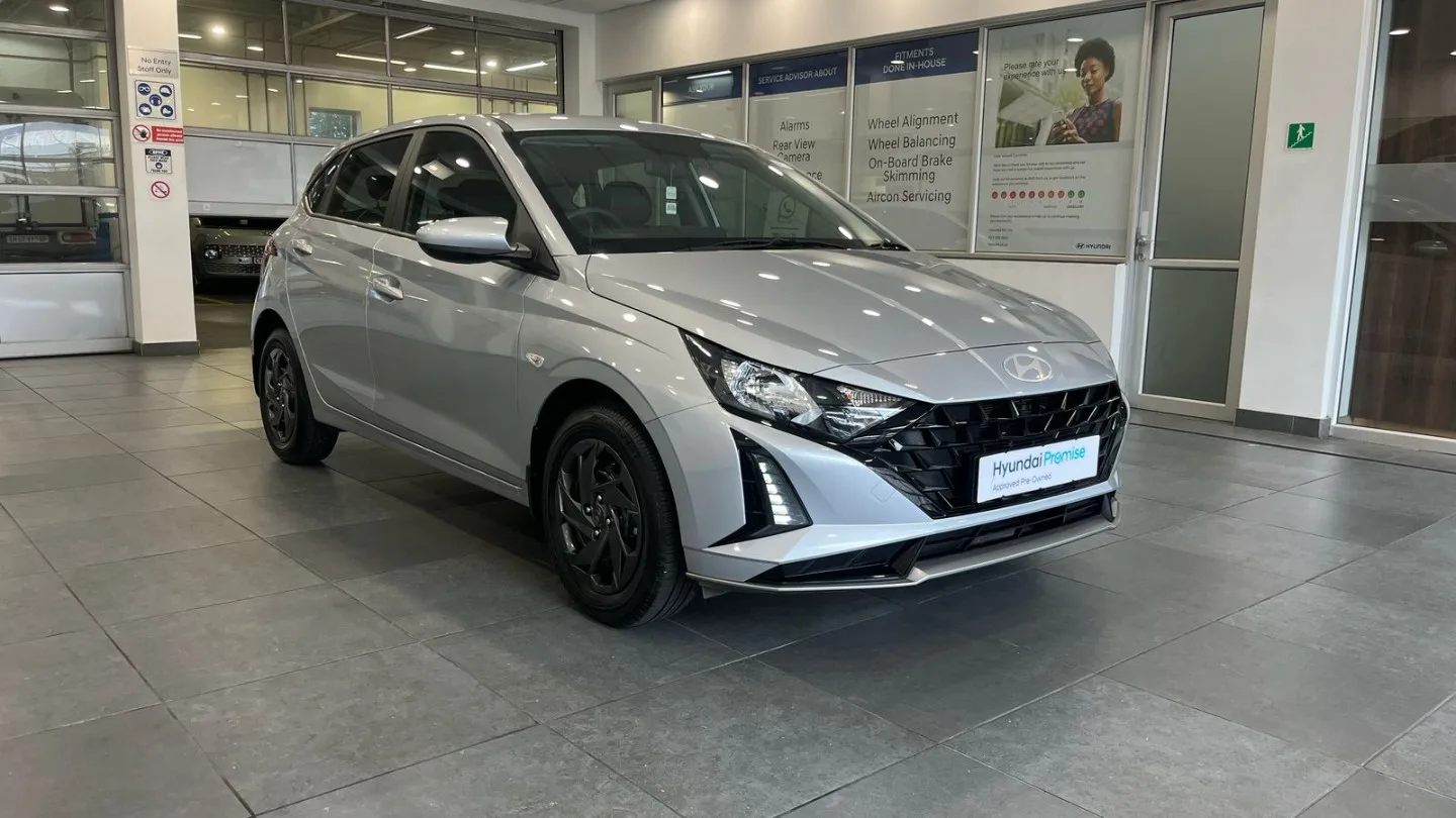 2025 undefined i10 / i20 / i30 I20 1.2 PREMIUM M/T MY24 image 1