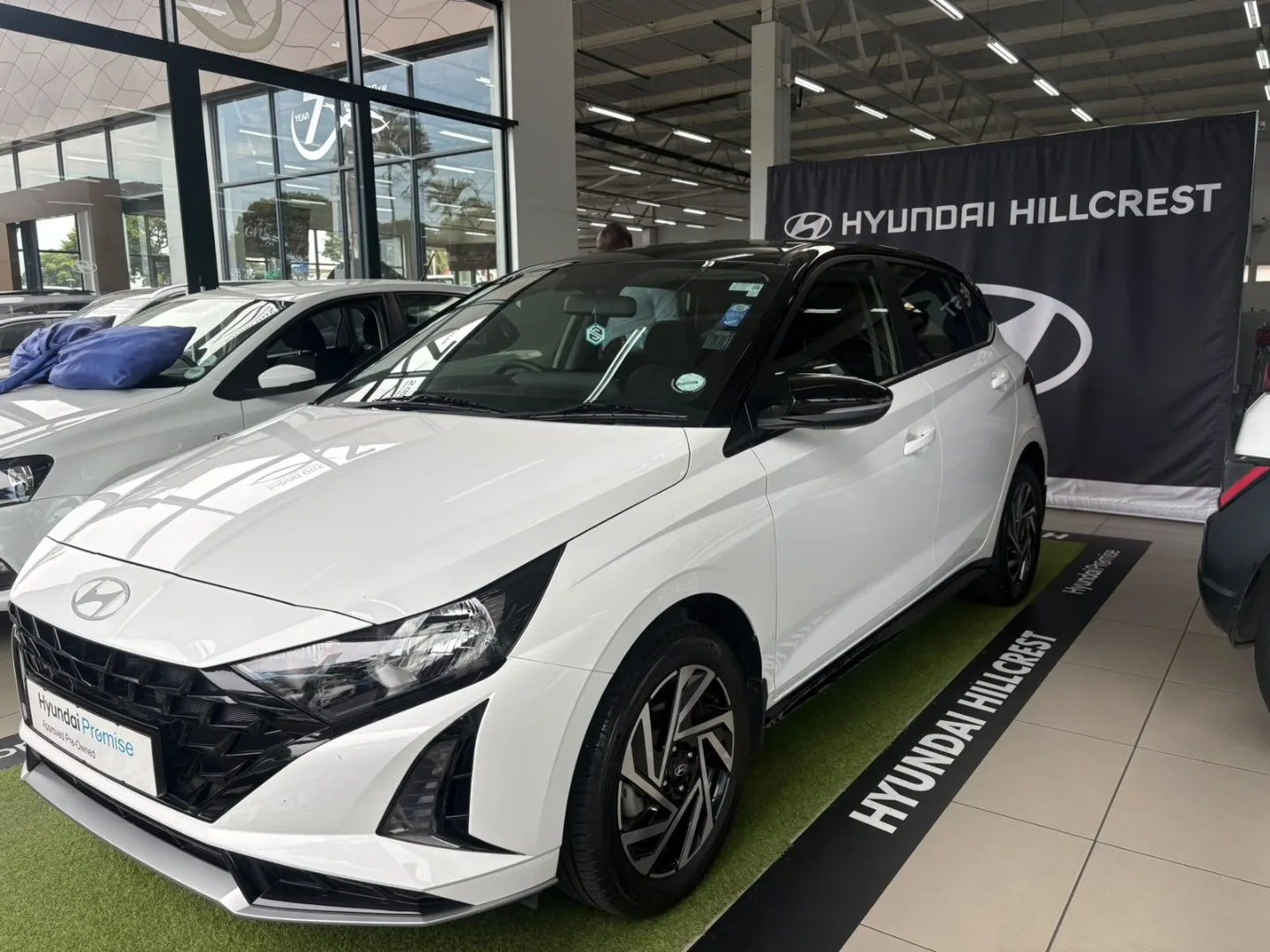 2025 Hyundai I20 i20 1.2 EXECUTIVE M/T 2 TONE MY24 thumbnail 3