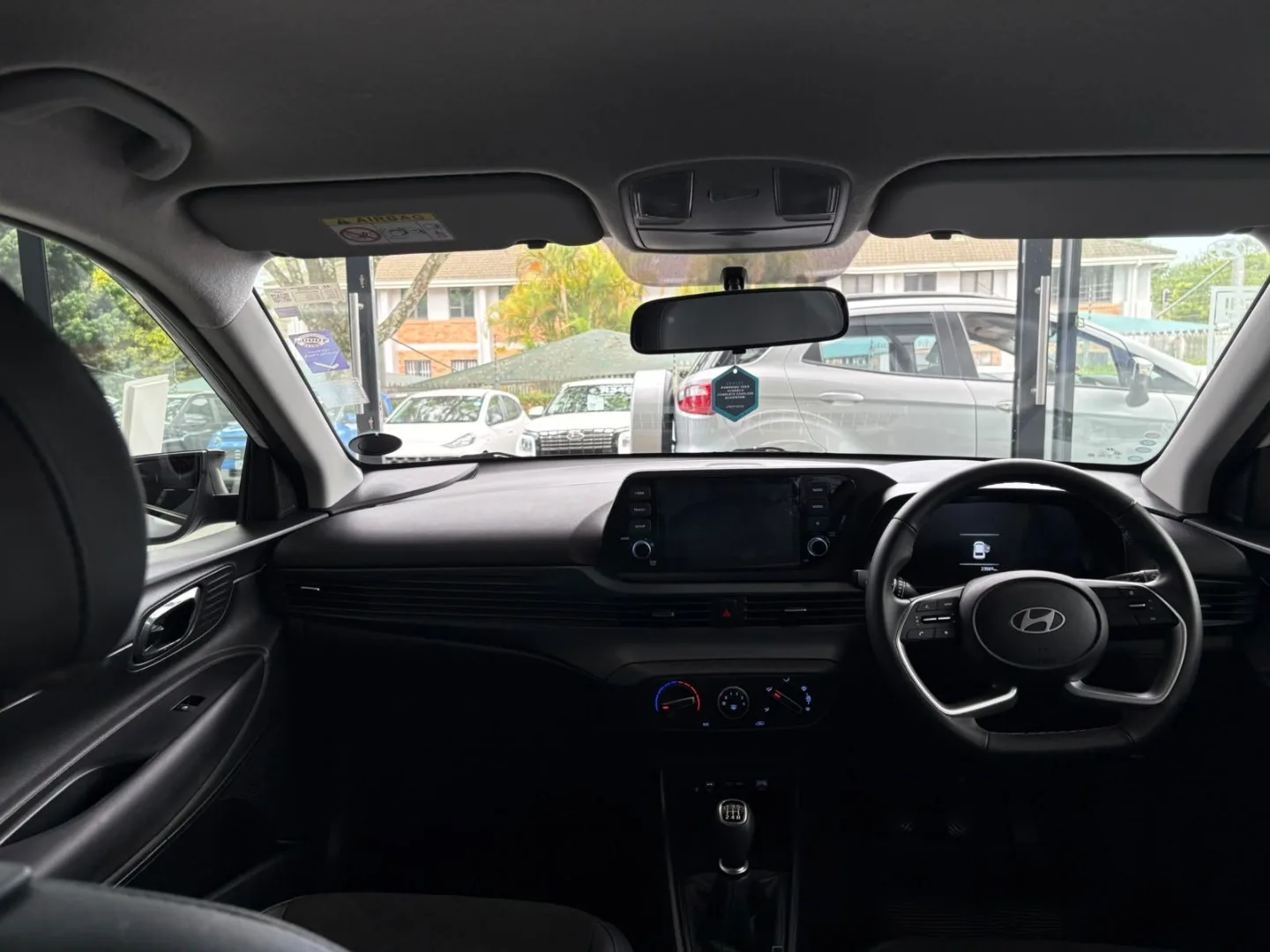 2025 Hyundai I20 i20 1.2 EXECUTIVE M/T 2 TONE MY24 thumbnail 14