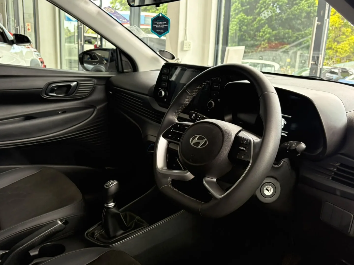 2025 Hyundai I20 i20 1.2 EXECUTIVE M/T 2 TONE MY24 thumbnail 8