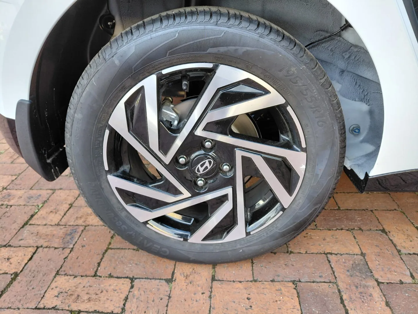 2026 Hyundai I20 i20 1.4 EXECUTIVE A/T 2 TONE MY24 thumbnail 8