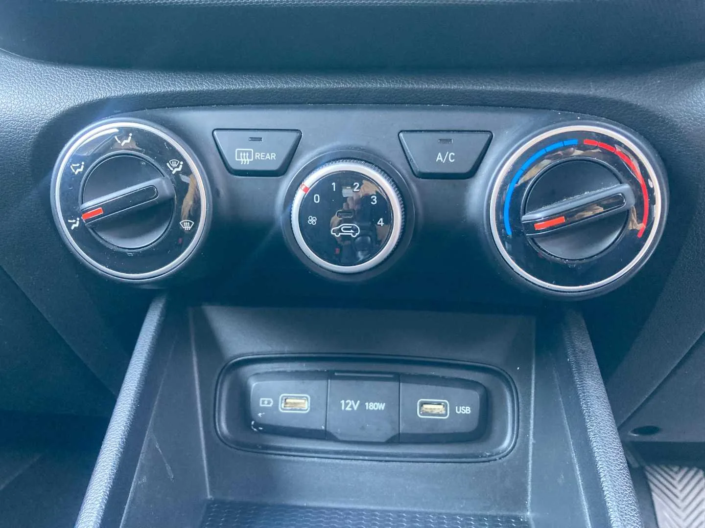 2022 Hyundai VENUE VENUE 1.0 TGDI MOTION DCT INFOTAINMENT thumbnail 13