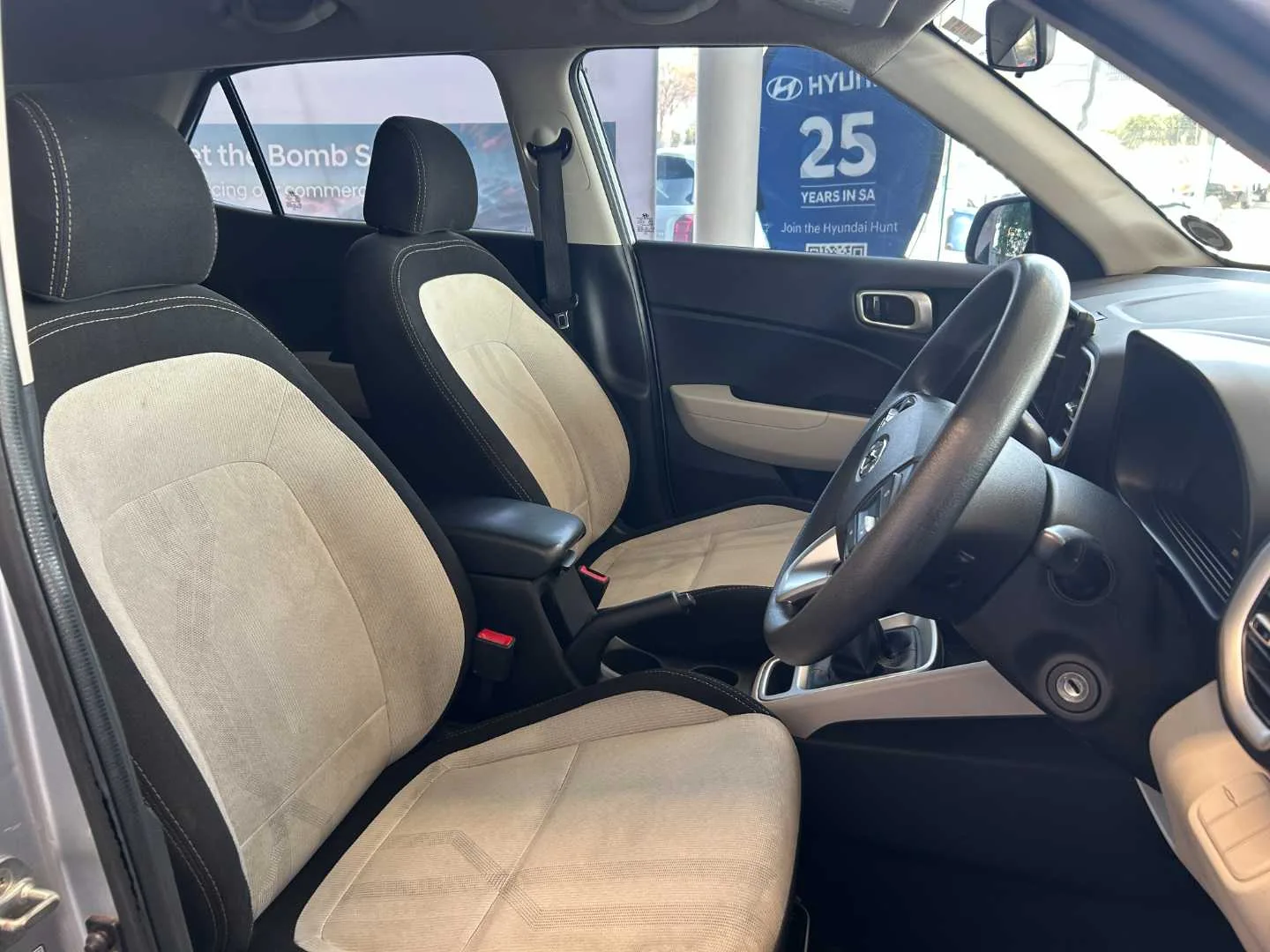 2023 Hyundai VENUE VENUE 1.2 PREMIUM MT thumbnail 17