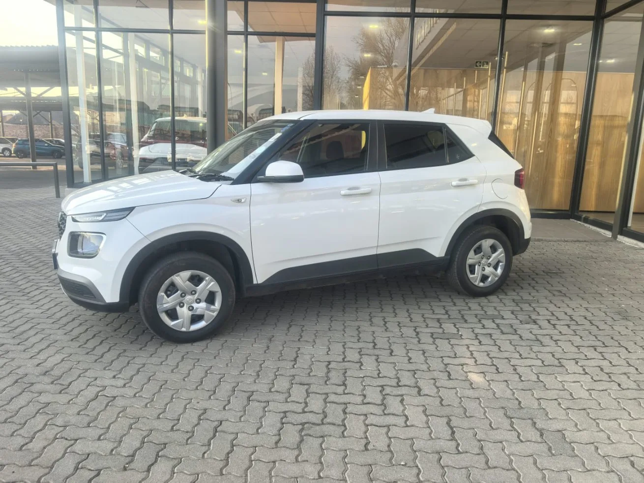 2024 Hyundai VENUE VENUE 1.2 PREMIUM MT MY24 image 1