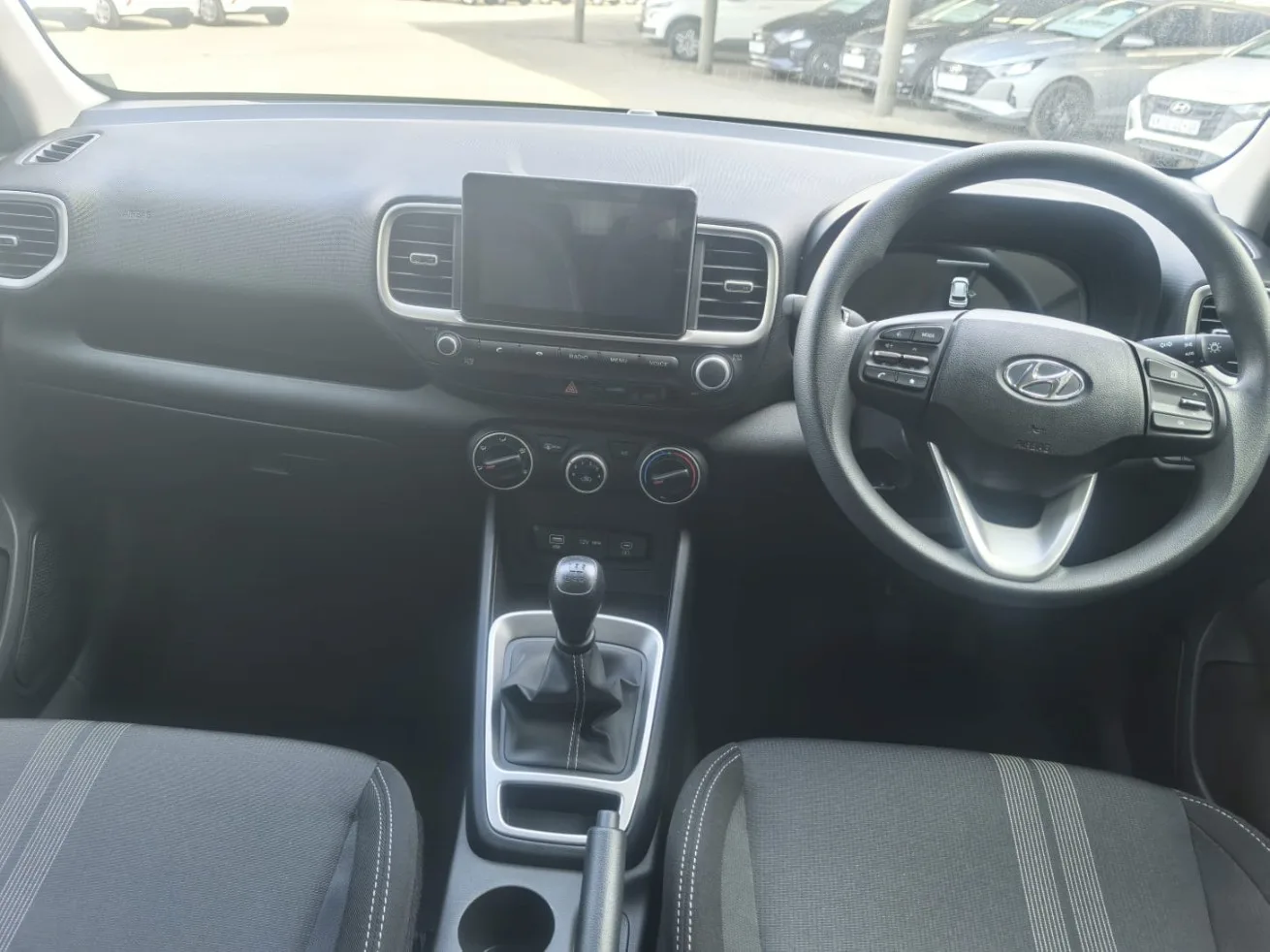 2024 Hyundai VENUE VENUE 1.2 PREMIUM MT MY24 thumbnail 4