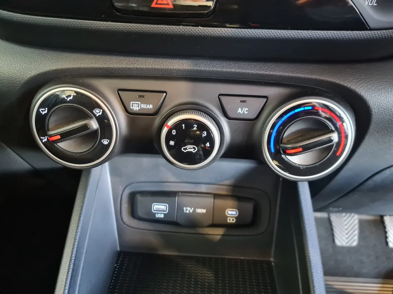 2024 Hyundai VENUE VENUE 1.2 PREMIUM MT MY24 thumbnail 19
