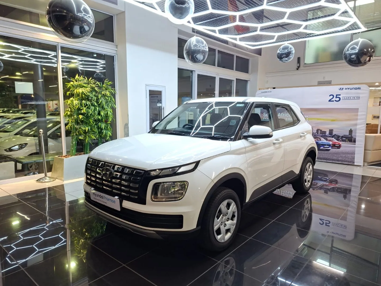 2024 Hyundai VENUE VENUE 1.2 PREMIUM MT MY24 thumbnail 3