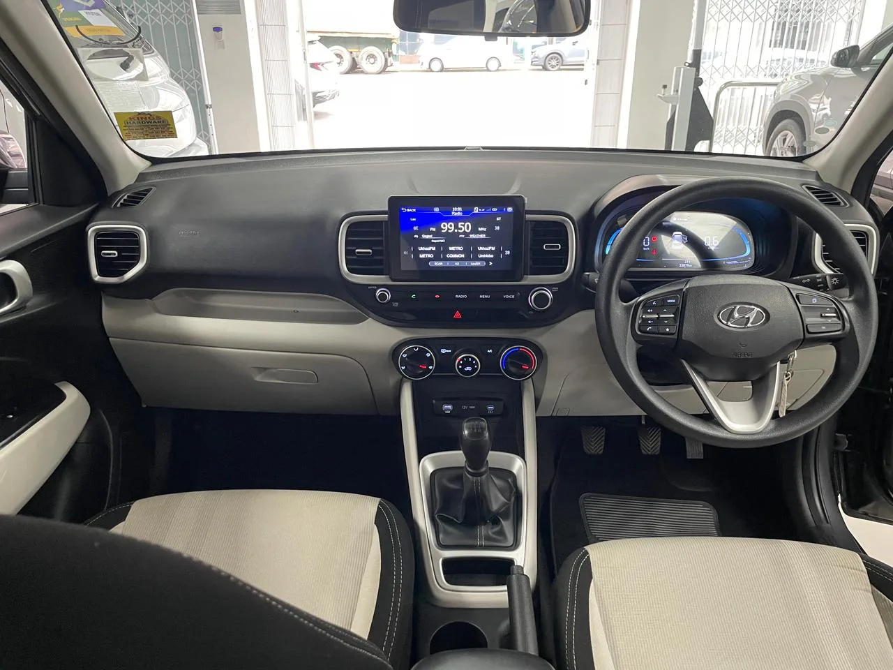2024 Hyundai VENUE VENUE 1.2 PREMIUM MT MY24 thumbnail 15