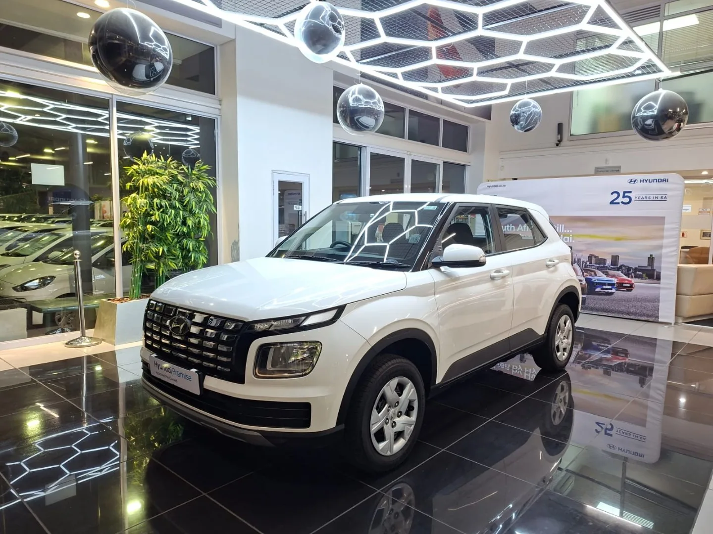 2024 Hyundai VENUE VENUE 1.2 PREMIUM MT MY24 thumbnail 3