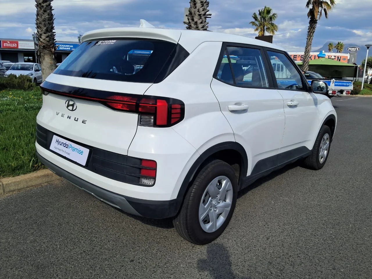 2024 Hyundai VENUE VENUE 1.2 PREMIUM MT MY24 thumbnail 3