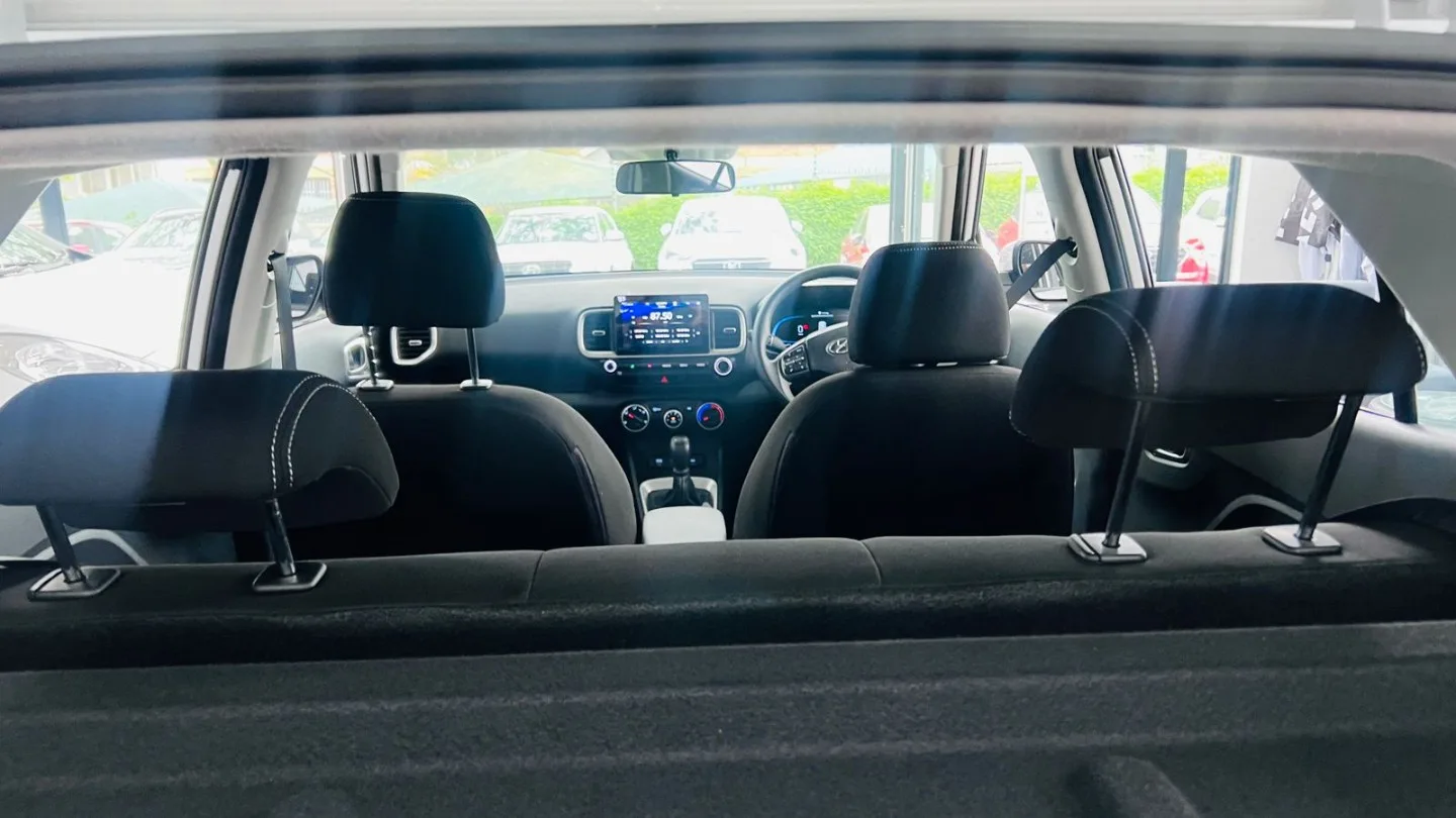 2024 Hyundai VENUE VENUE 1.2 PREMIUM MT MY24 thumbnail 18
