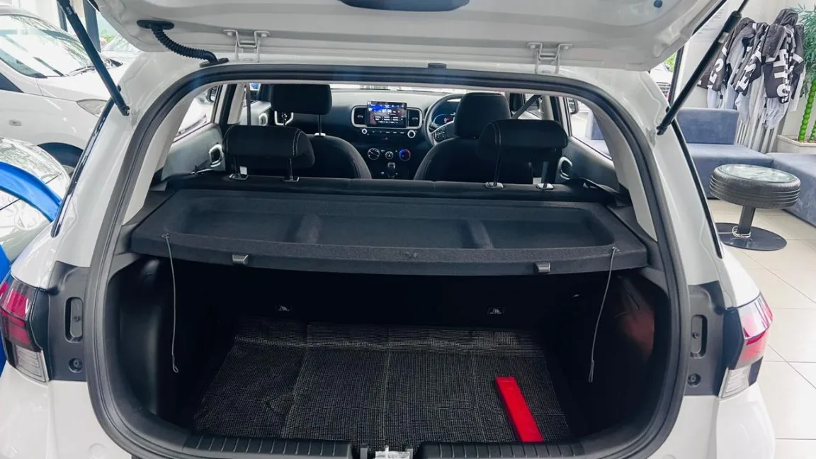 2025 Hyundai VENUE VENUE 1.2 PREMIUM MT MY24 thumbnail 18