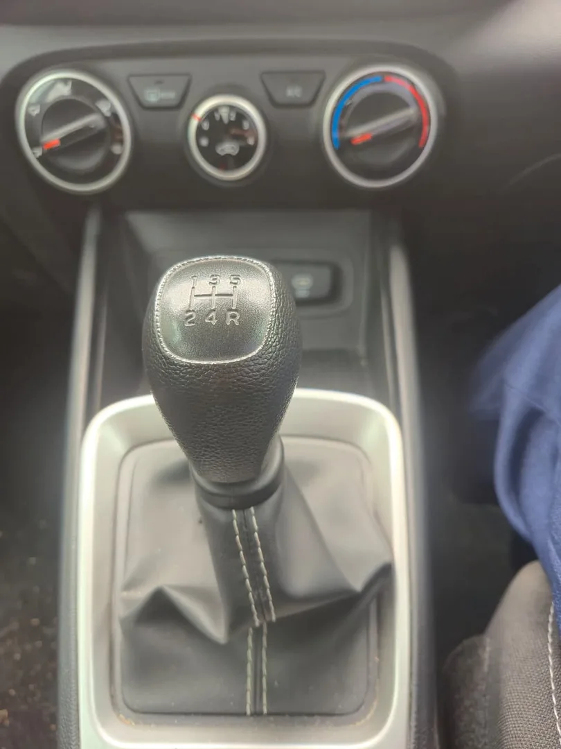 2025 Hyundai VENUE VENUE 1.2 PREMIUM MT MY24 thumbnail 3