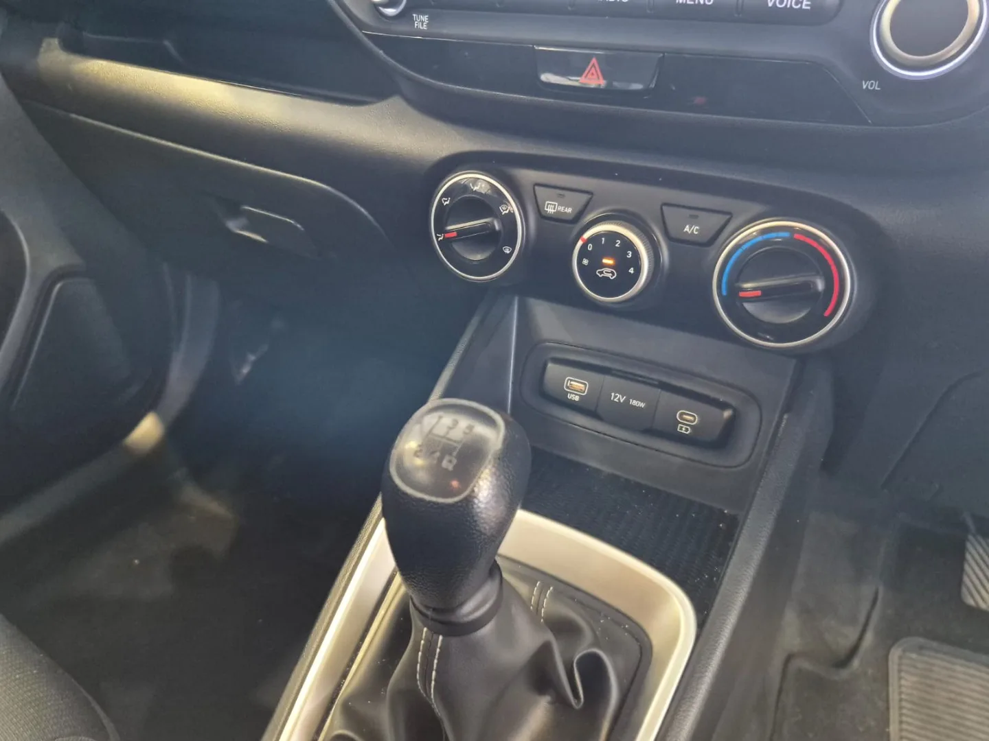 2025 Hyundai VENUE VENUE 1.2 PREMIUM MT MY24 thumbnail 16