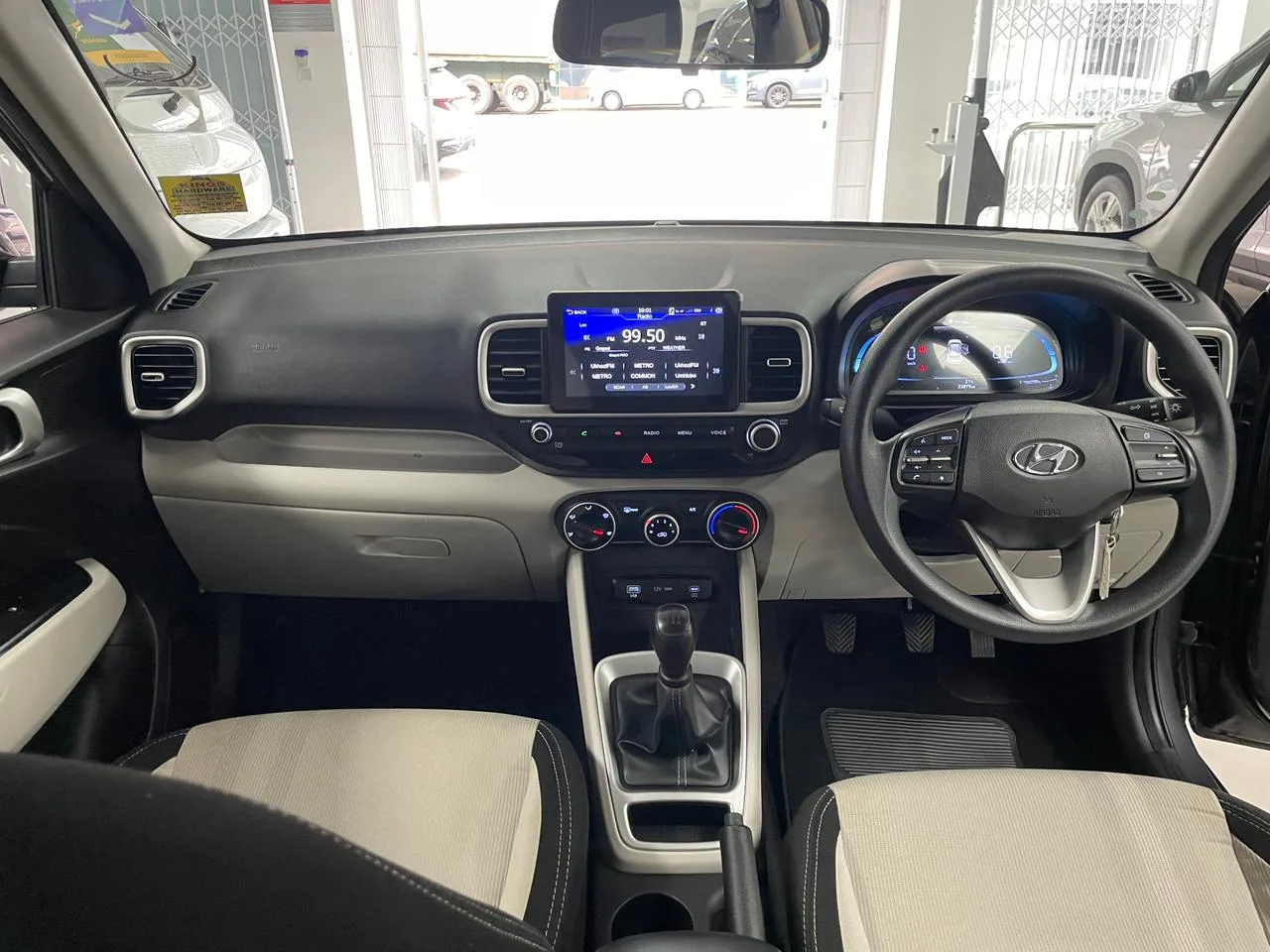 2025 Hyundai VENUE VENUE 1.2 PREMIUM MT MY24 thumbnail 15
