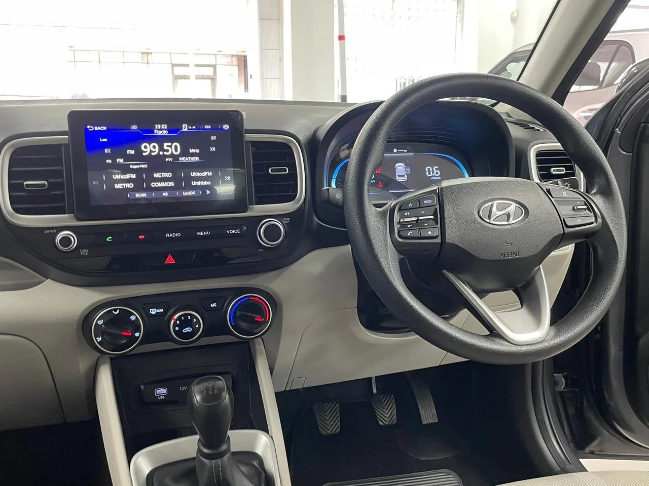 2025 Hyundai VENUE VENUE 1.2 PREMIUM MT MY24 thumbnail 16