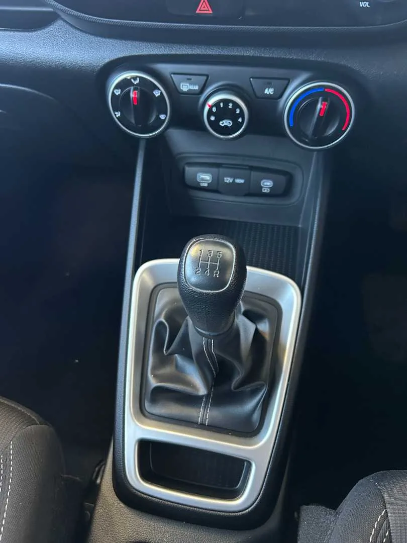 2025 Hyundai VENUE VENUE 1.2 PREMIUM MT MY24 thumbnail 19