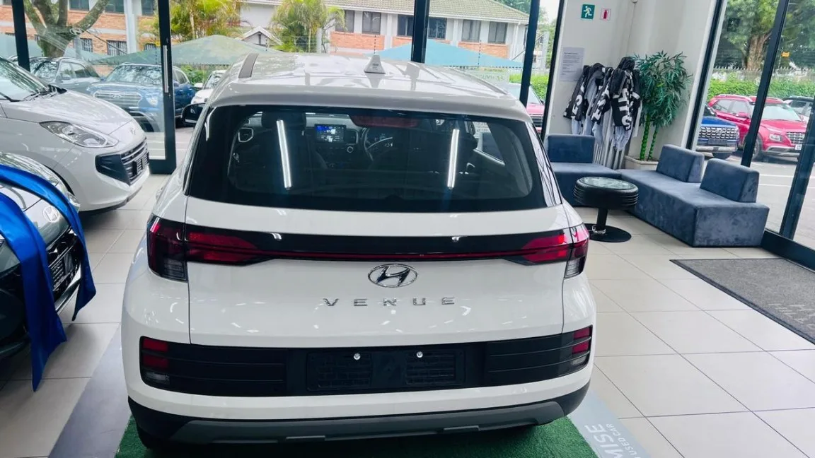 2025 Hyundai VENUE VENUE 1.2 PREMIUM MT MY24 thumbnail 6