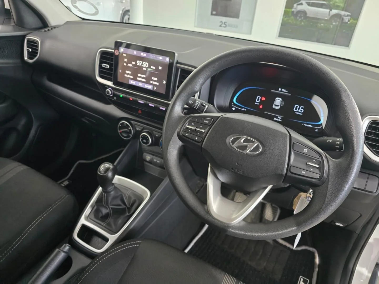 2025 Hyundai VENUE VENUE 1.2 PREMIUM MT MY24 thumbnail 15