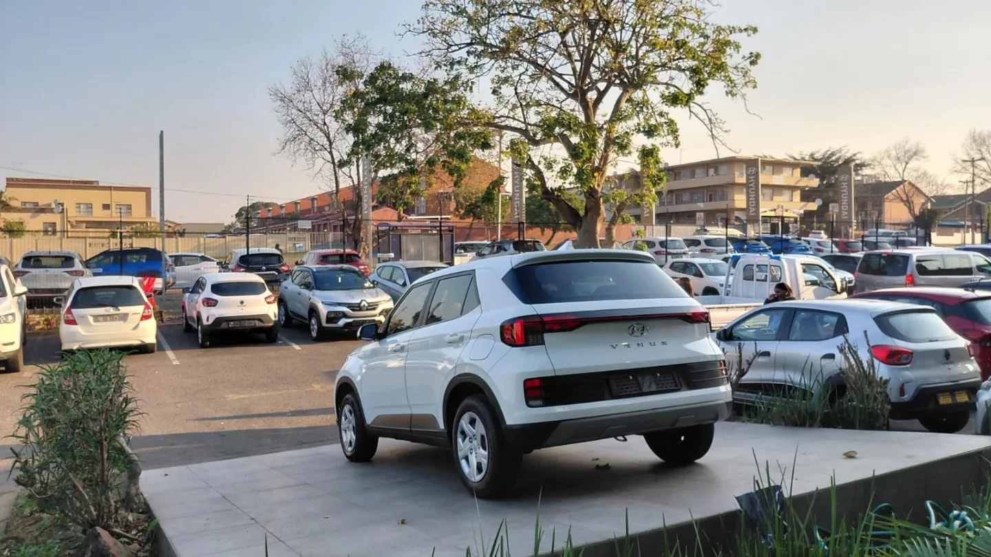 2025 Hyundai VENUE VENUE 1.2 PREMIUM MT MY24 thumbnail 18