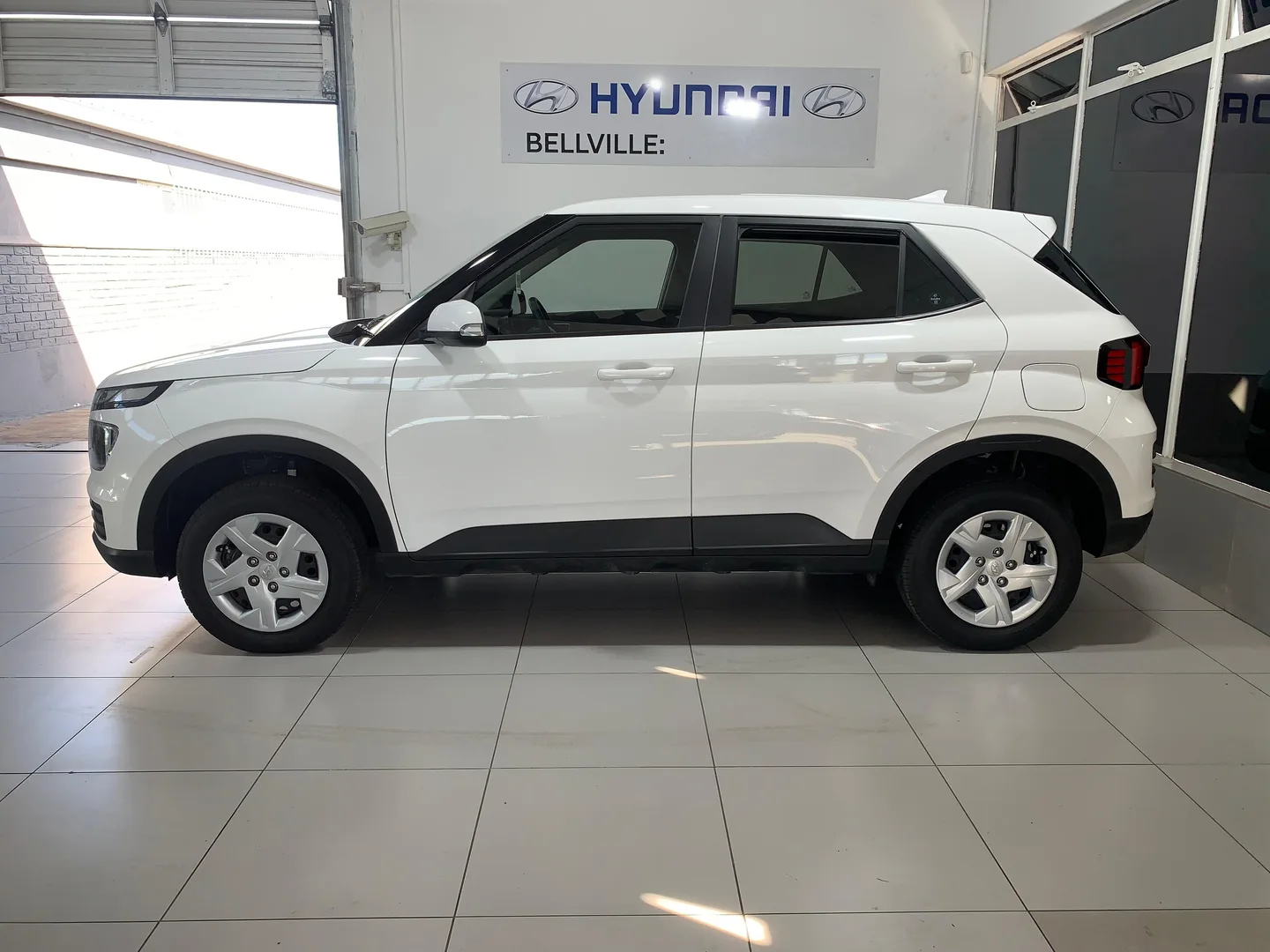 2025 Hyundai VENUE VENUE 1.2 PREMIUM MT MY24 thumbnail 3