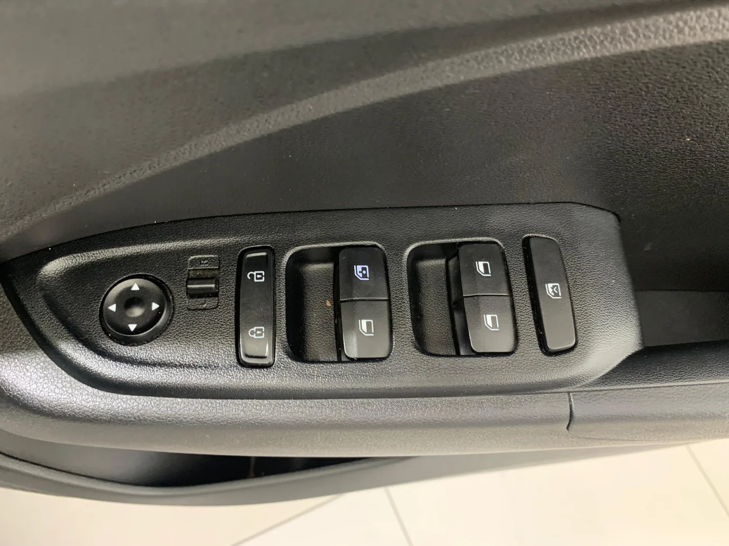 2025 Hyundai VENUE VENUE 1.2 PREMIUM MT MY24 thumbnail 17