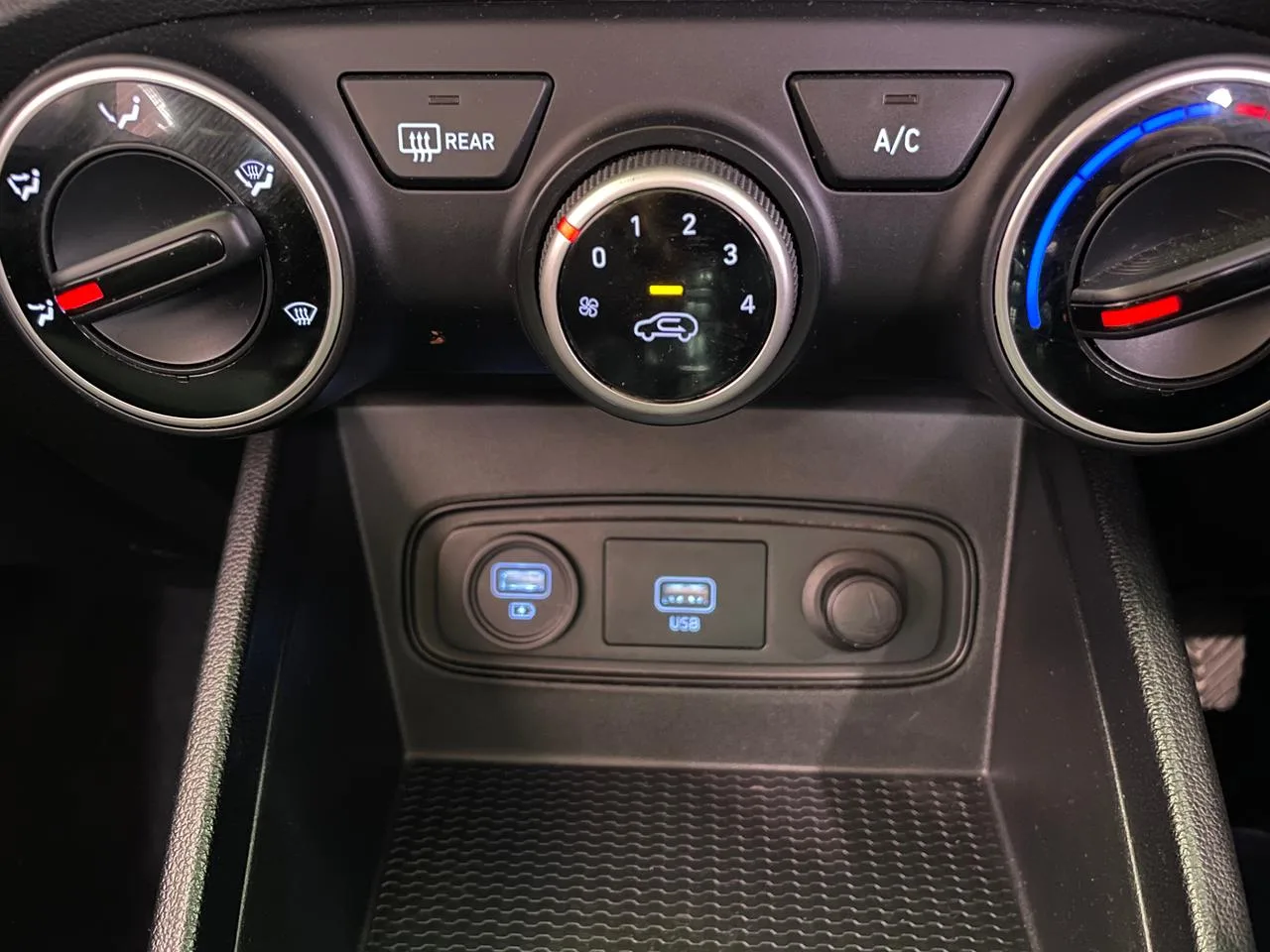 2020 Hyundai VENUE VENUE 1.0 TGDI FLUID M/T thumbnail 14