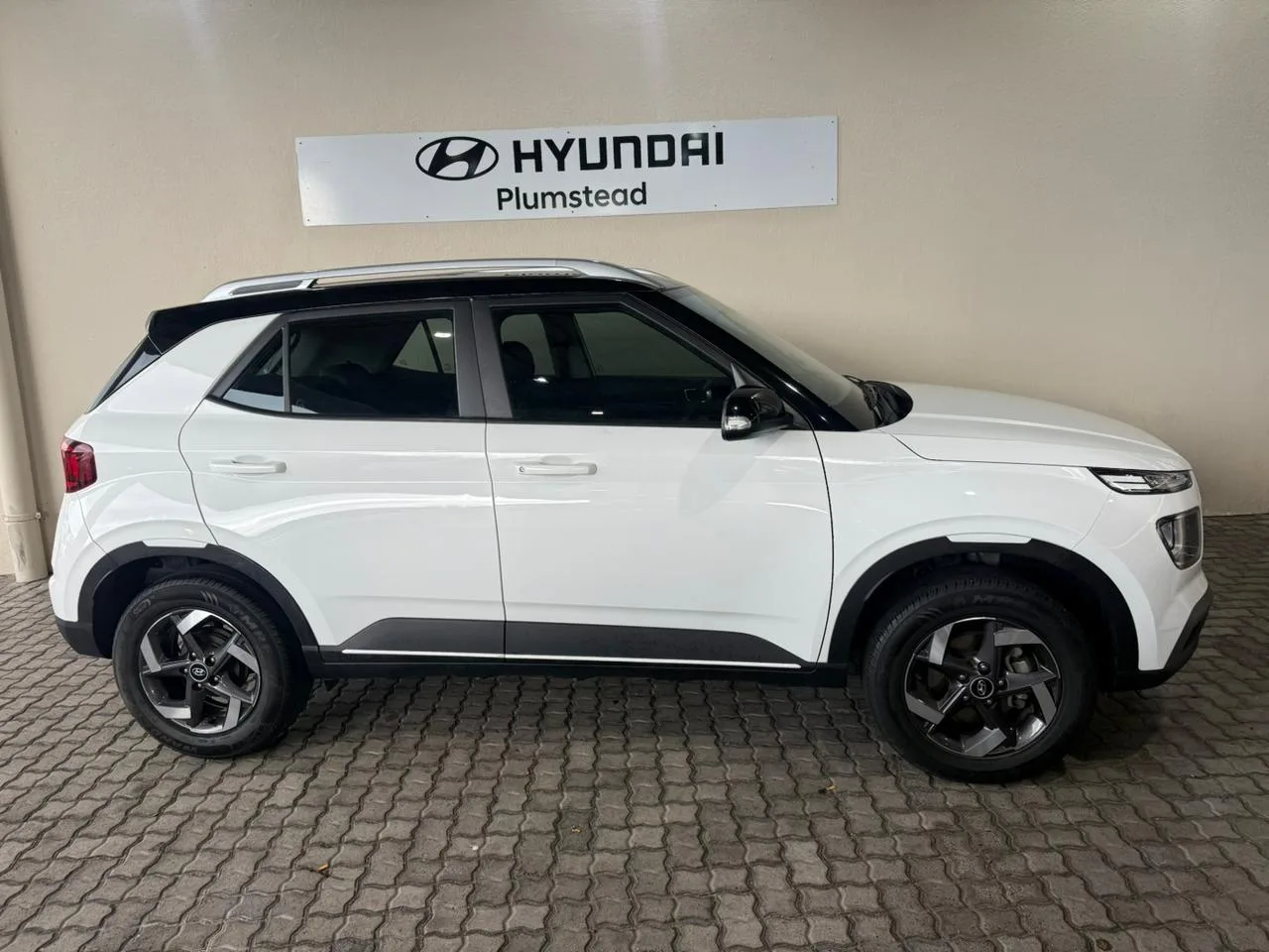 2021 Hyundai VENUE VENUE 1.0 TGDI FLUID M/T 2 TONE thumbnail 3