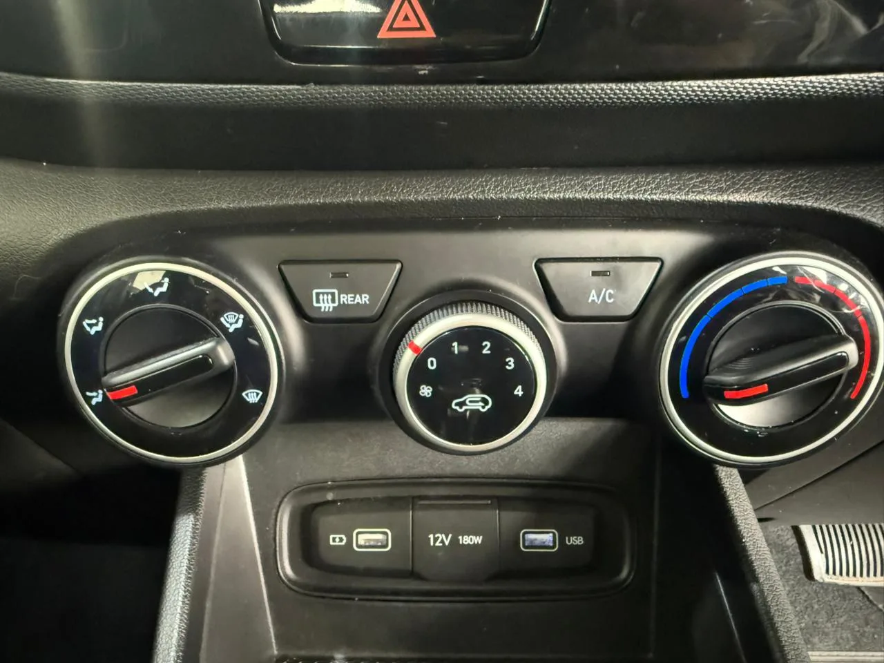 2021 Hyundai VENUE VENUE 1.0 TGDI FLUID M/T 2 TONE thumbnail 15