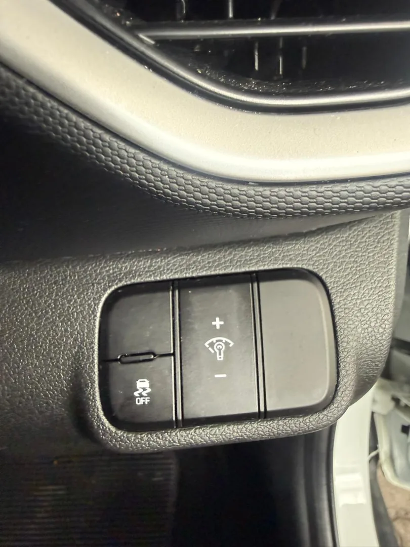 2021 Hyundai VENUE VENUE 1.0 TGDI FLUID M/T 2 TONE thumbnail 16