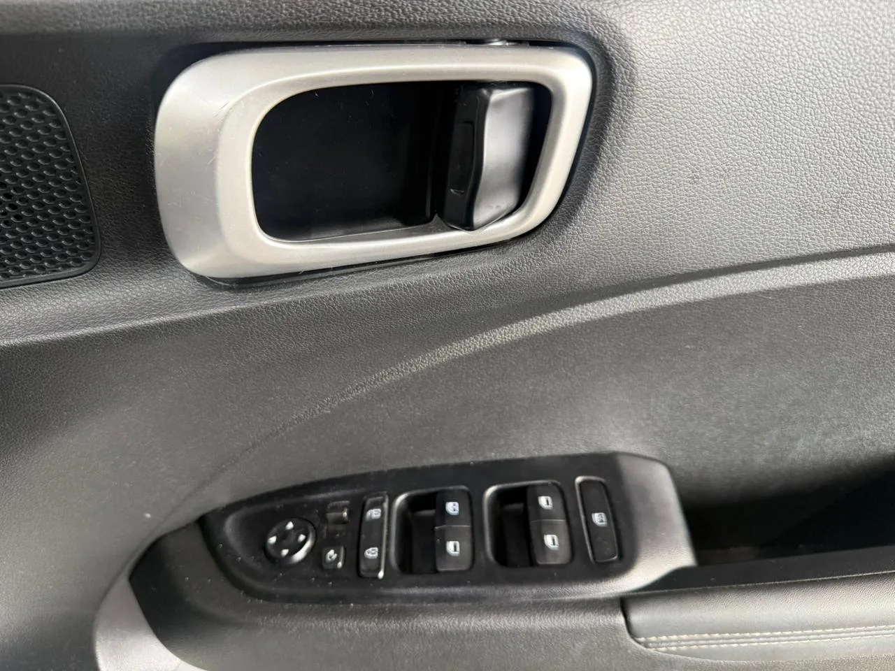 2021 Hyundai VENUE VENUE 1.0 TGDI FLUID M/T 2 TONE thumbnail 17