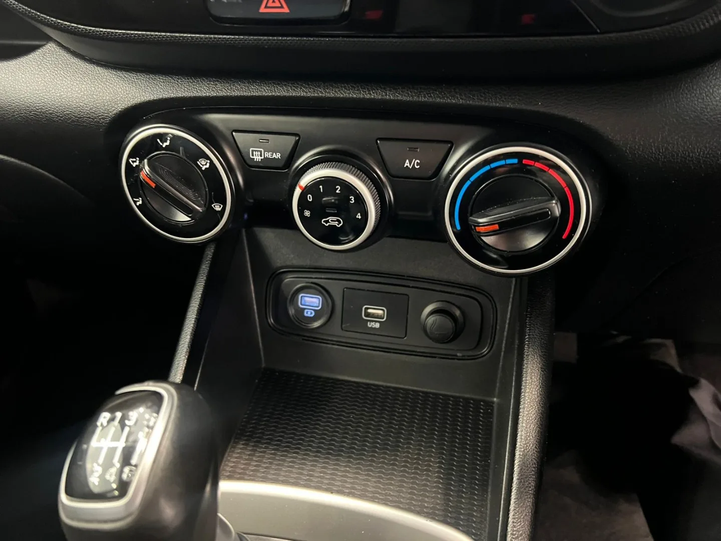 2022 Hyundai VENUE VENUE 1.0 TGDI FLUID M/T thumbnail 17