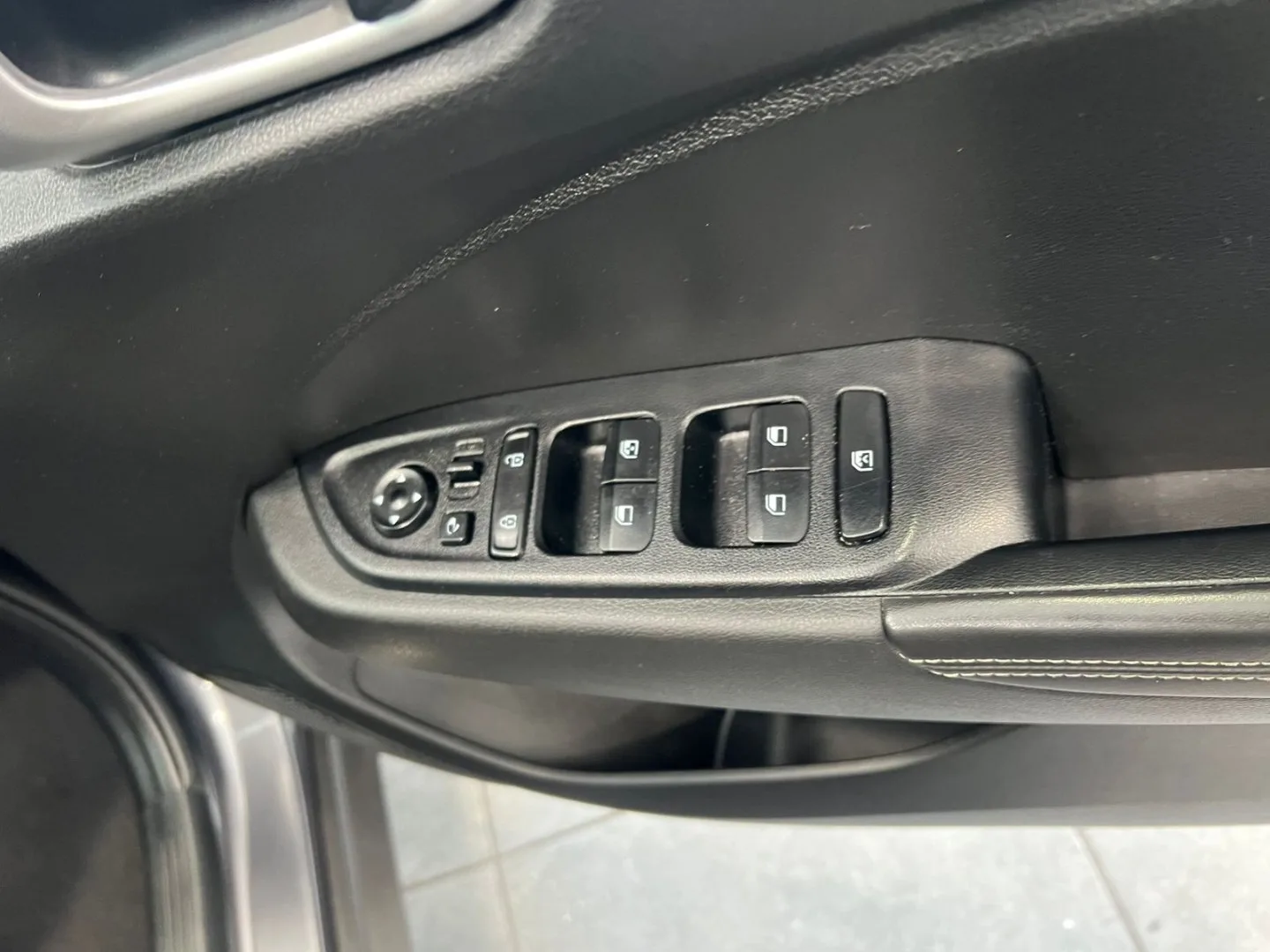 2022 Hyundai VENUE VENUE 1.0 TGDI FLUID M/T thumbnail 16