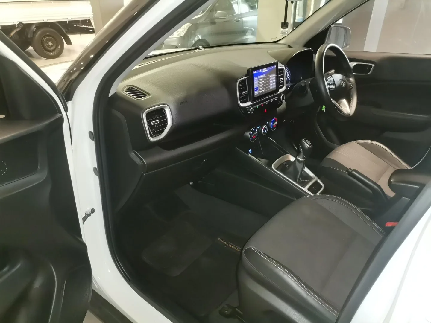 2021 Hyundai VENUE VENUE 1.0 TGDI FLUID M/T thumbnail 4