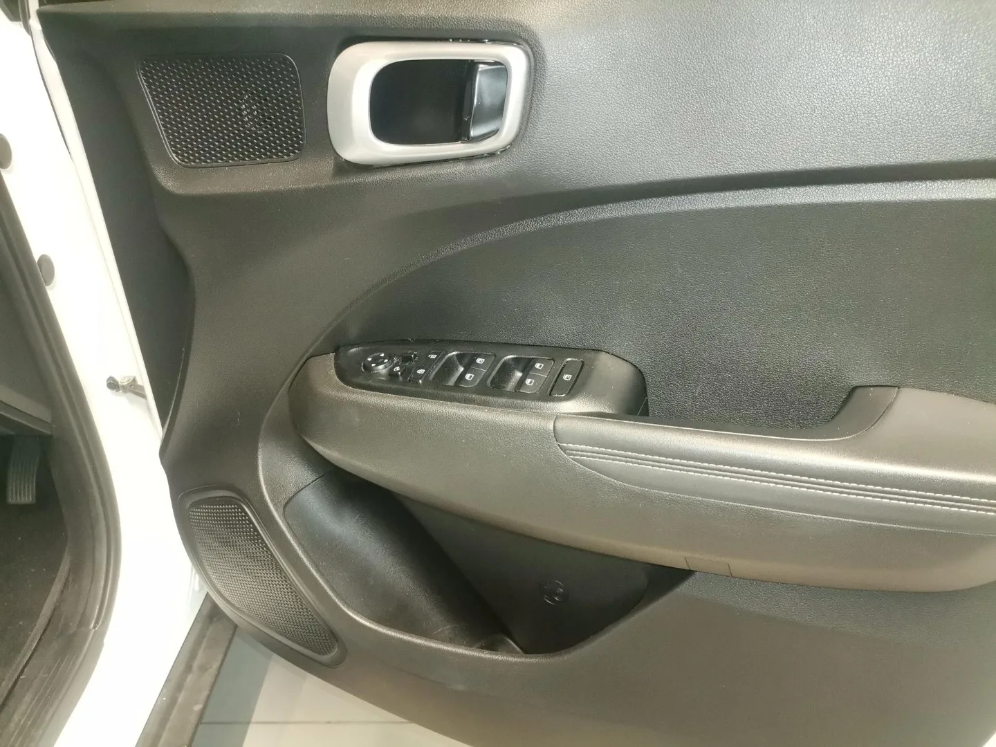 2021 Hyundai VENUE VENUE 1.0 TGDI FLUID M/T thumbnail 23