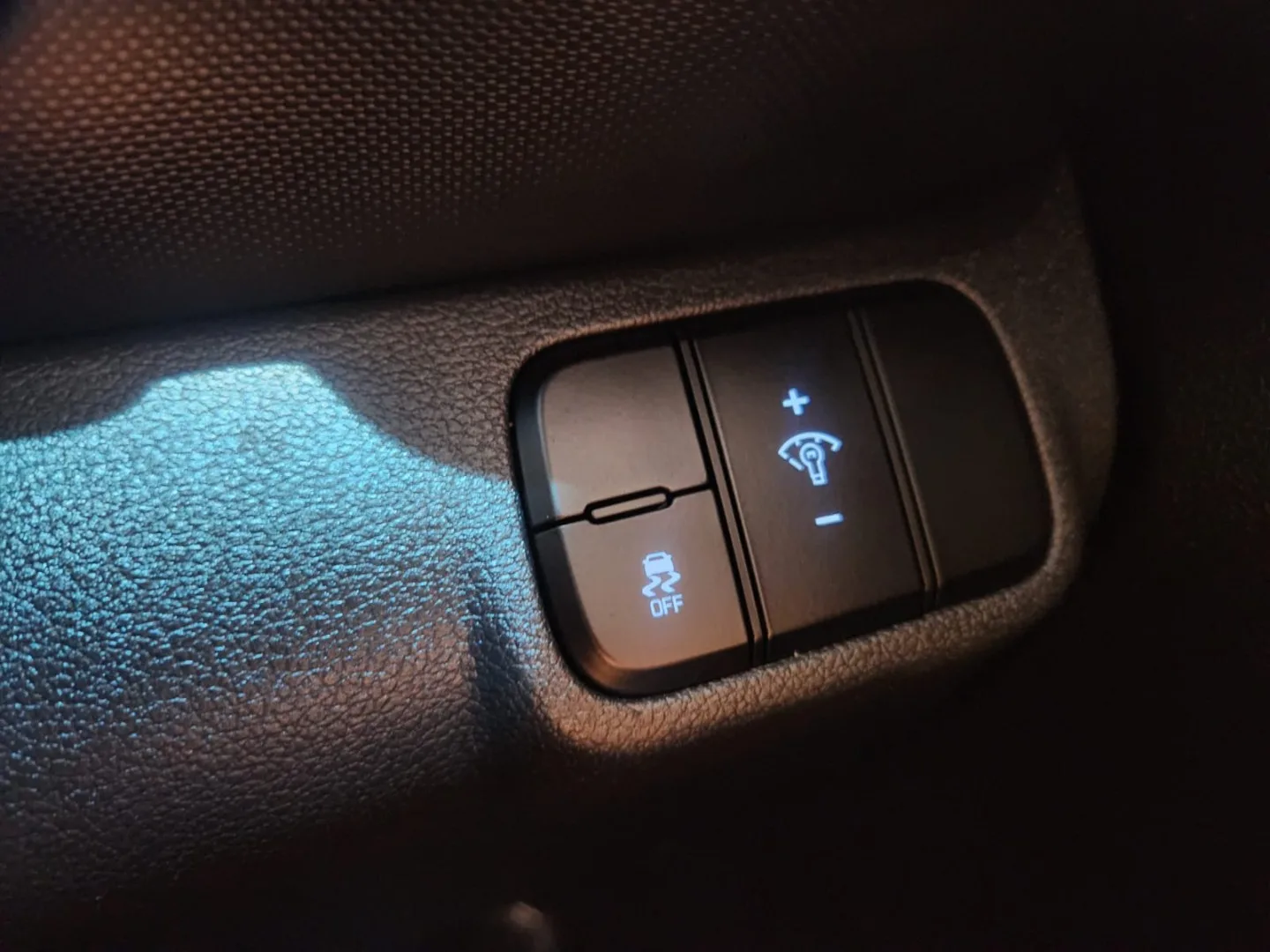 2021 Hyundai VENUE VENUE 1.0 TGDI FLUID M/T 2 TONE thumbnail 17