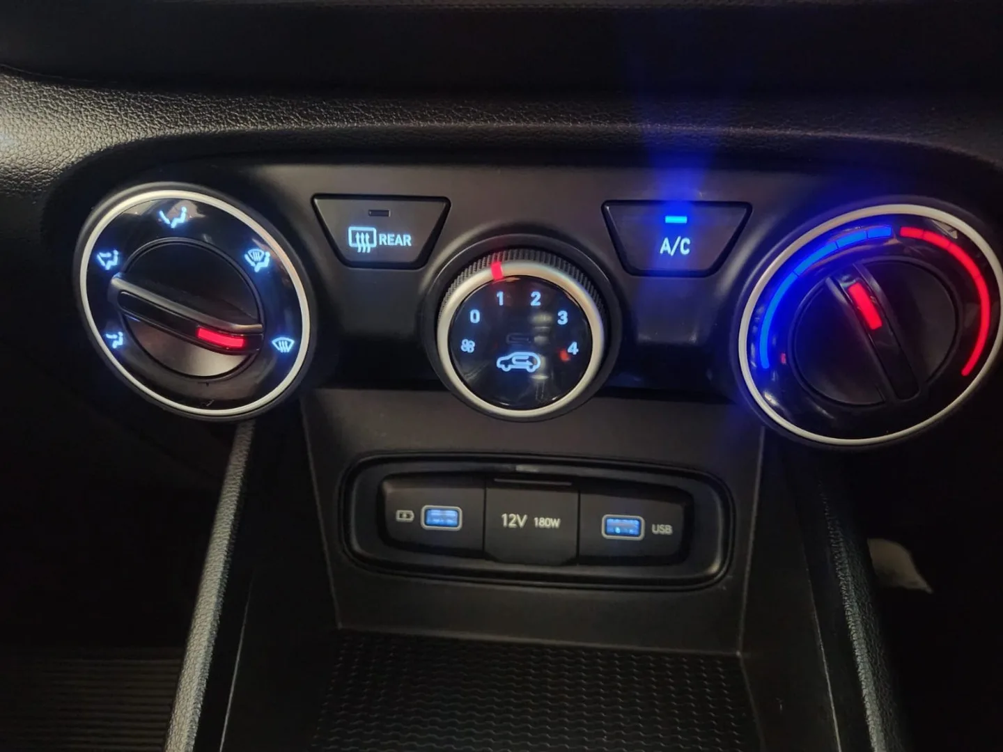 2021 Hyundai VENUE VENUE 1.0 TGDI FLUID M/T 2 TONE thumbnail 13