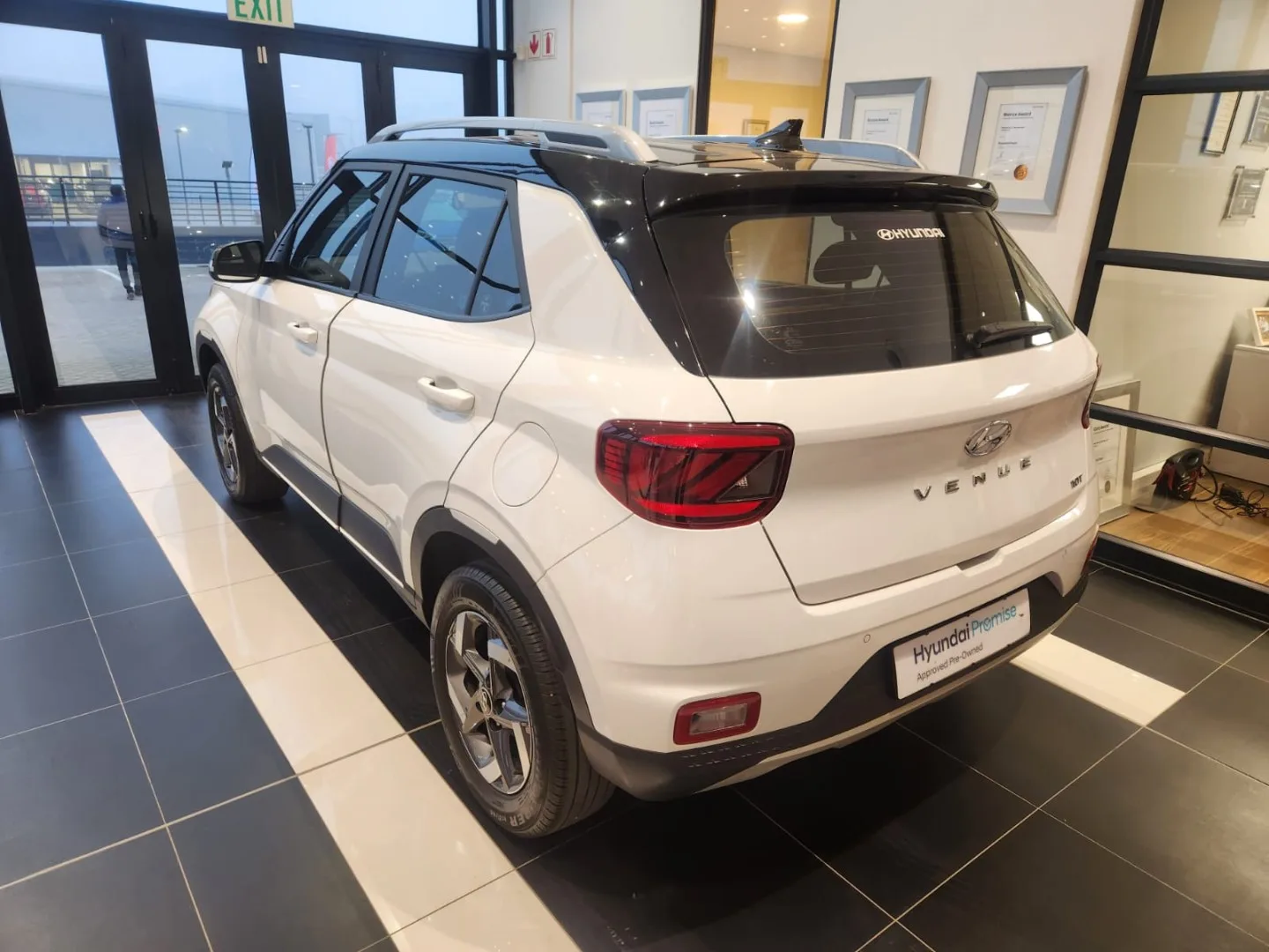 2021 Hyundai VENUE VENUE 1.0 TGDI FLUID M/T 2 TONE thumbnail 4