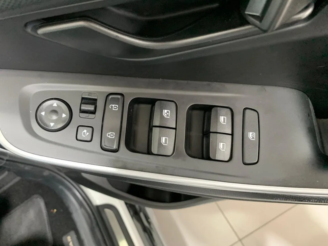 2025 Hyundai CRETA ALCAZAR 1.5 EXECUTIVE DIESEL AT 7STR thumbnail 10