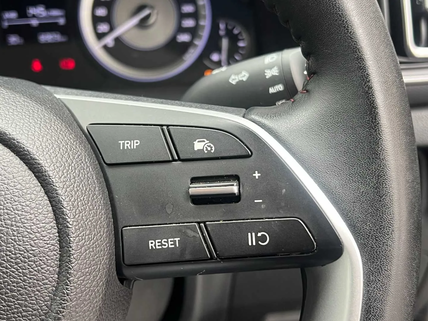 2025 Hyundai CRETA CRETA 1.5 PREMIUM IVT thumbnail 10