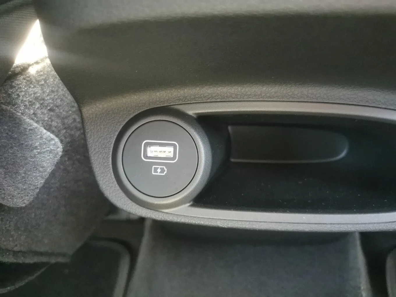 2026 Hyundai CRETA CRETA 1.5 PREMIUM IVT MY24 thumbnail 17